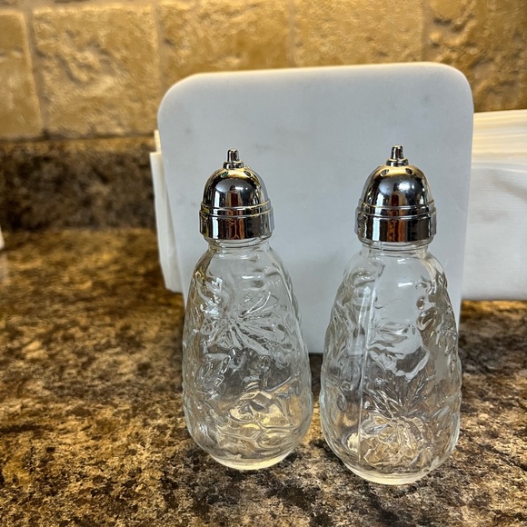 Elegant Glass Salt and Pepper Shaker Set - Picture 1 of 2